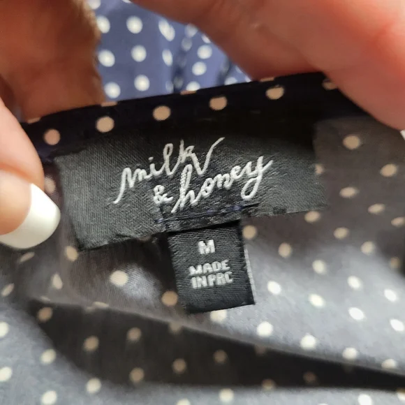 60s style polka dot shirt, V cut with puffy sleeves - Picture 4 of 4